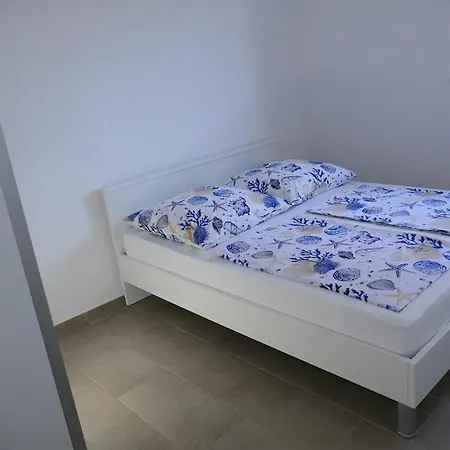 Ana, Sibenik - Apartment Brodarica (Sibenik-Knin)