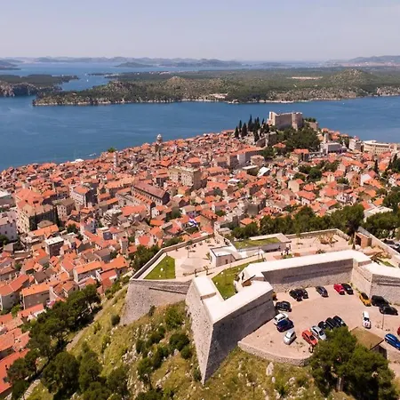 Ana, Sibenik - * Brodarica