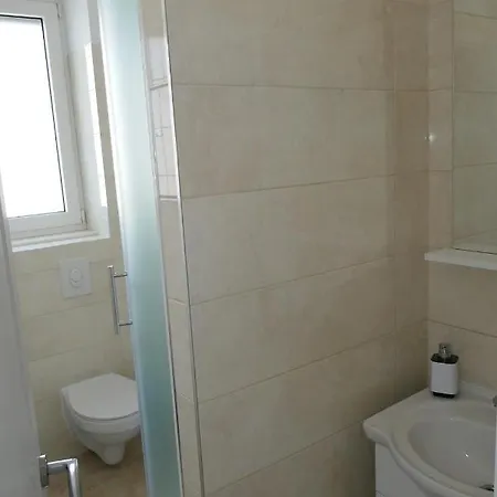 Ana, Sibenik - * Brodarica (Sibenik-Knin)