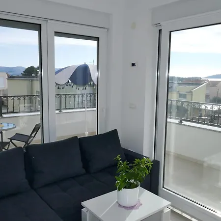 Ana, Sibenik - Apartment Brodarica (Sibenik-Knin)