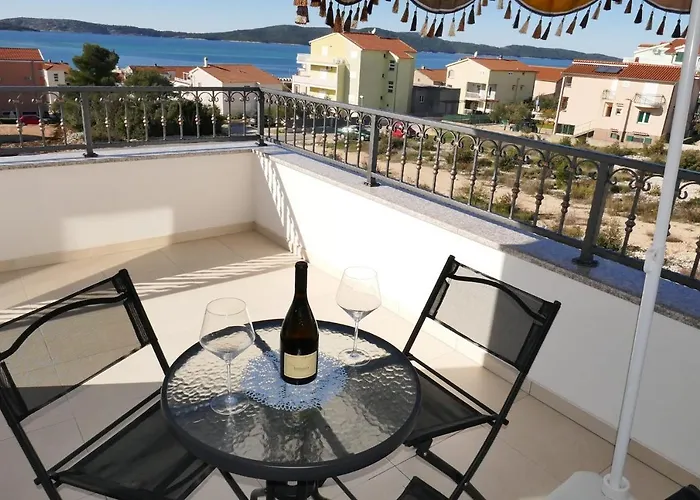 Ana, Sibenik - * Brodarica (Sibenik-Knin)